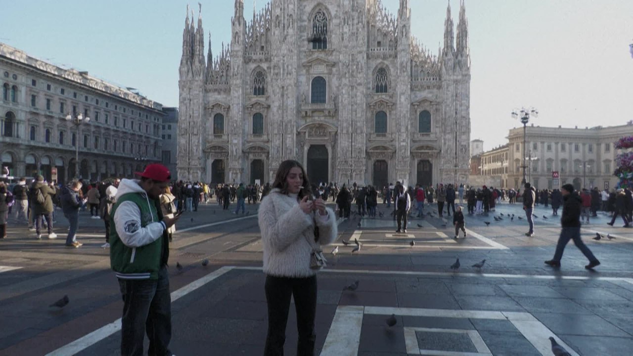 L'interdiction de fumer en plein air dans la ville de Milan divise les Italiens