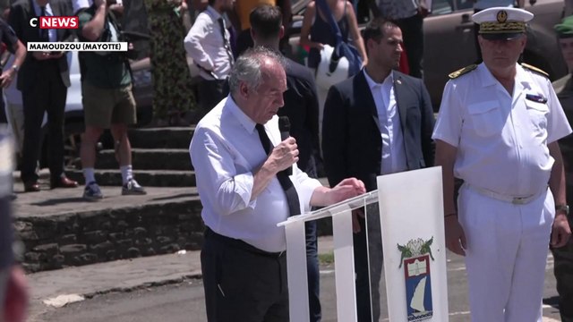 Mayotte : François Bayrou veut reconstruire l’archipel en deux ans