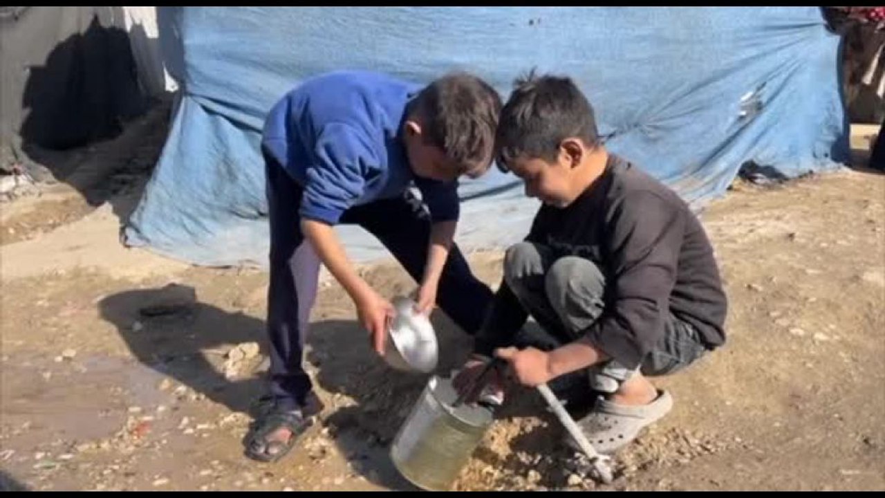 Fra gli sfollati di Gaza nelle tende dove i neonati muoiono di freddo