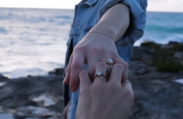 クロエ・グレース・モレッツ、ケイト・ハリソンとの婚約を発表