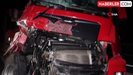 Ehliyetsiz Sürücünün Tırı Park Halindeki Kamyona Çarptı