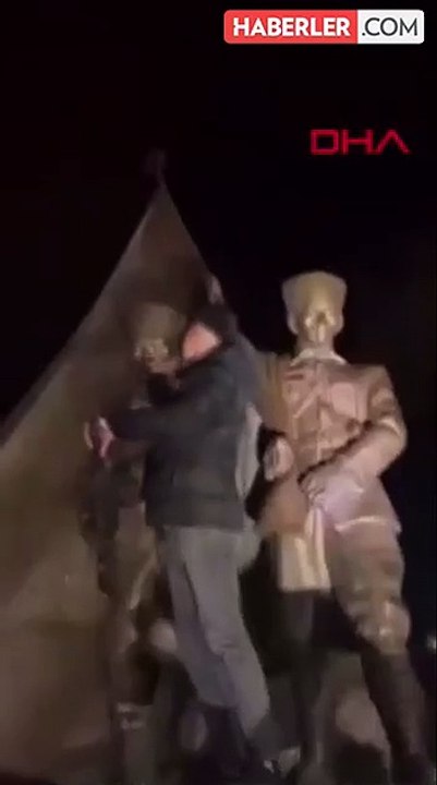 Atatürk heykeline tokat atan şahıs gözaltına alındı