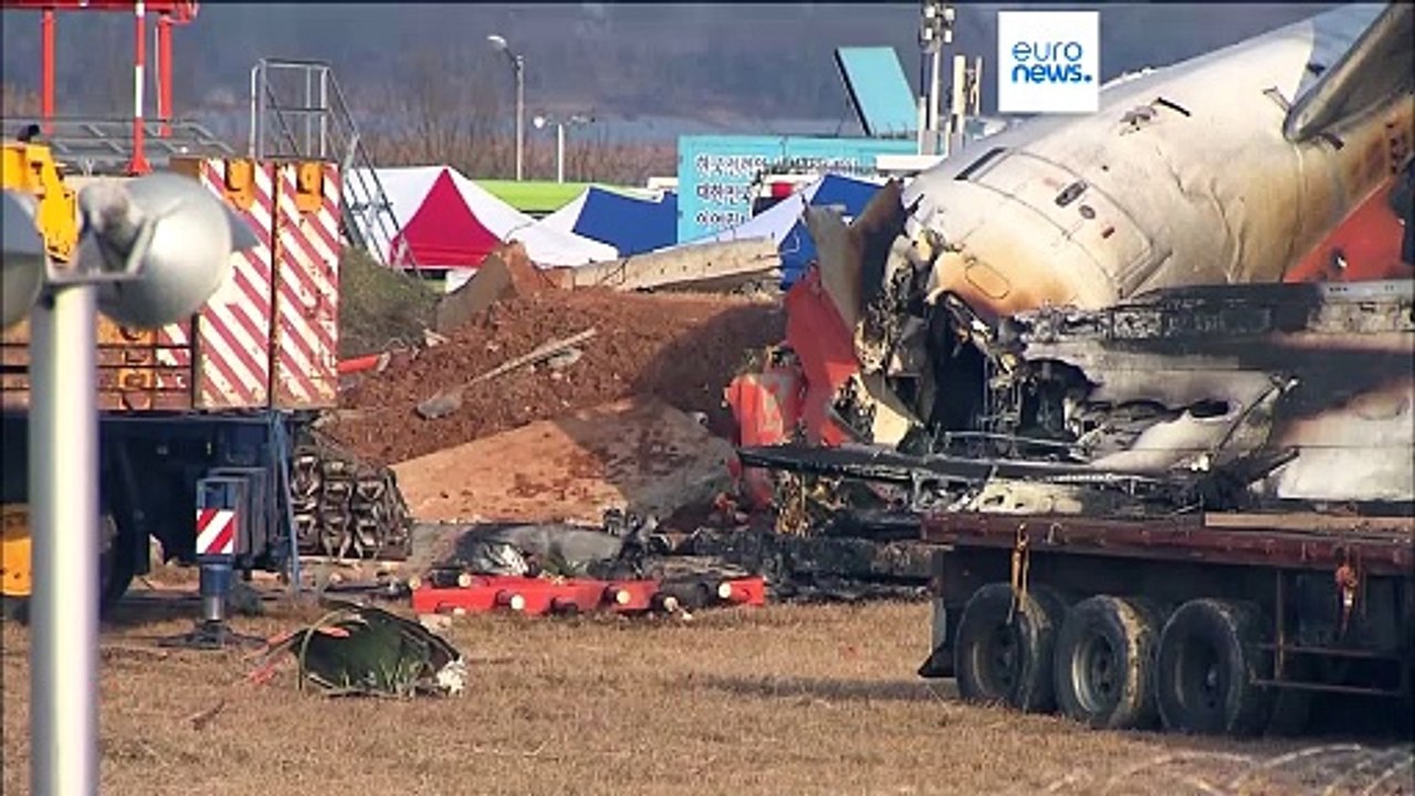 Menschen gedenken den 179 Opfern des Flugzeugabsturzes in Südkorea