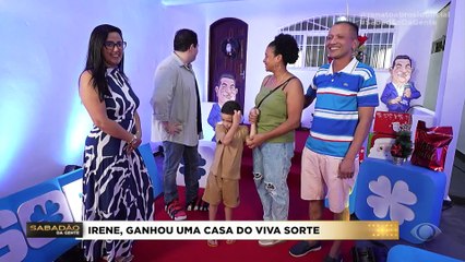 Caio Castro cumpre promessa e entrega casa para diarista