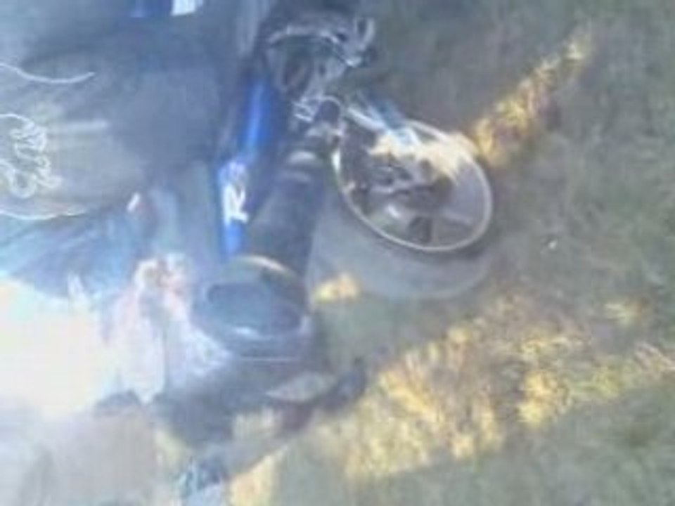 Un r6 avec un ba de lampadaire1
