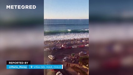 Strong swells hit the coasts of Chile