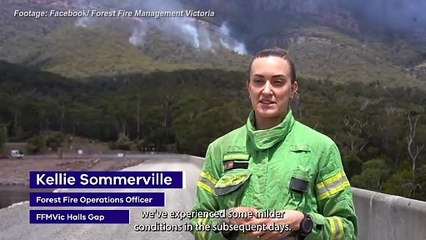 Firefighting crew build containment lines as Grampians bushfire continues to burn