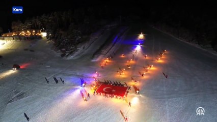 Sarıkamış Kayak Merkezi'nde meşaleler geceyi aydınlattı