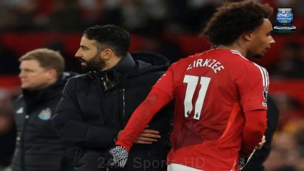 Ruben Amorim Hauls Off Joshua Zirkzee after 33 Minutes to Huge Cheers,