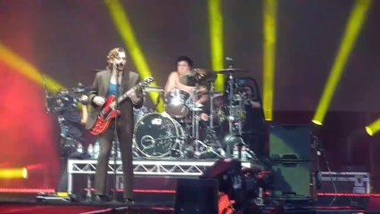 5 Seconds of Summer - She Looks So Perfect