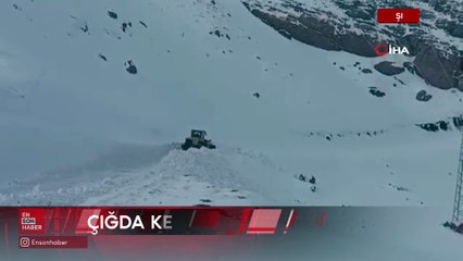 Şırnak'ta kepçe operatörünün ölümden döndüğü çığ anı