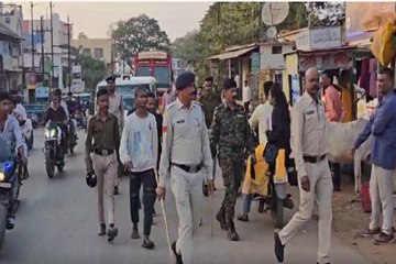 पुलिस ने अपराधियों का निकाला जुलूस