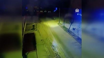 Önce park halindeki araca ardından trafoya çarptı