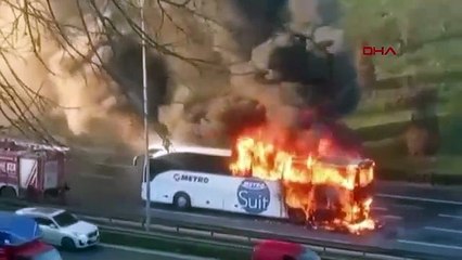Bağcılar'da yolcu otobüsü seyir halindeyken yandı!