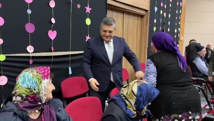 Hem sohbet etti, hem eşlik etti