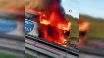 Panik anları! Bayrampaşa'da yolcu otobüsü alevlere teslim oldu
