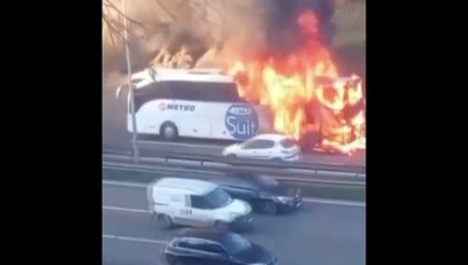 Bağcılar TEM Otoyolu'nda Yolcu Otobüsü Yandı