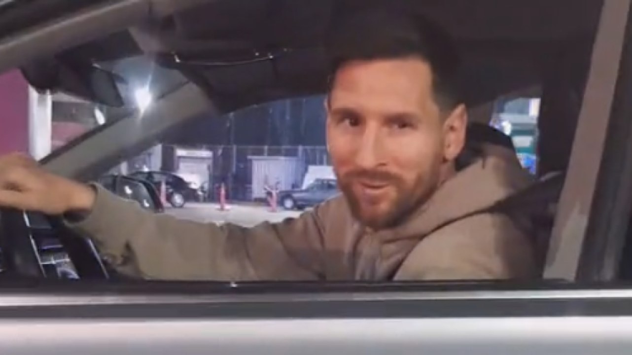 Incontra Messi fermo al semaforo: il tifoso non ci crede!