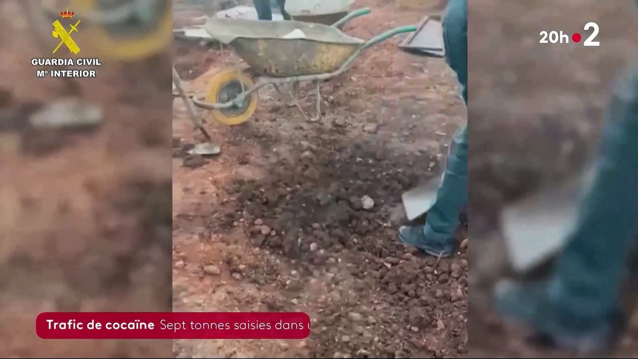 Regardez les images de la découverte faite par des policiers espagnols près de Séville : Sept tonnes de cocaïne dissimulées dans des conteneurs enfouis dans une ferme - VIDEO