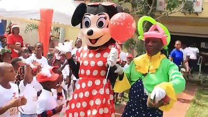 Plus de 500 enfants de l’Amicale des femmes de la Direction du Contrôle financier célèbrent la magie Noël