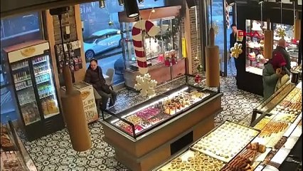 Esenyurt'un ''altınlı pastaları'' için altın dedektörlü alışveriş kamerada