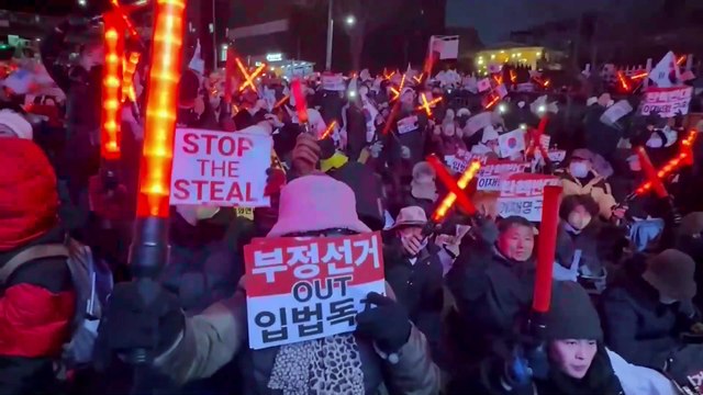 Continúan las protestas en apoyo del presidente surcoreano Yoon Suk-yeol