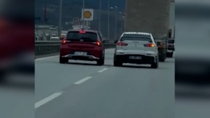 Ehliyetsiz sürücü trafiği tehlikeye attı! O anlar kamerada