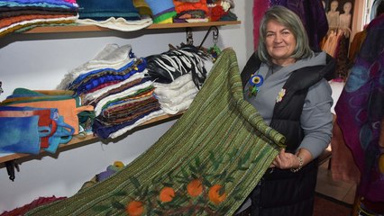 34 yıllık keçe ustası, geleneksel mesleği modernleştirerek yaşatıyor