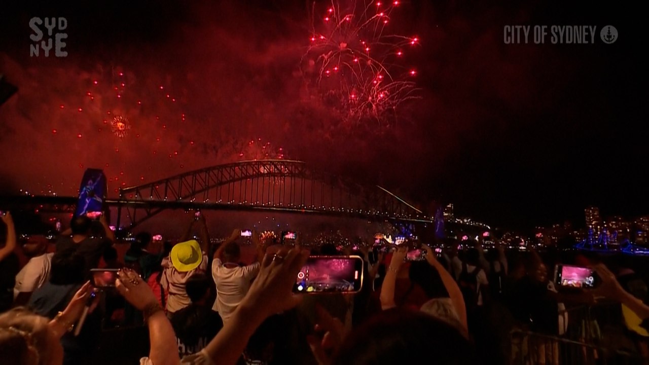 Nouvel an 2025 : Sydney en Australie célèbre le réveillon avec un feu d'artifice grandiose