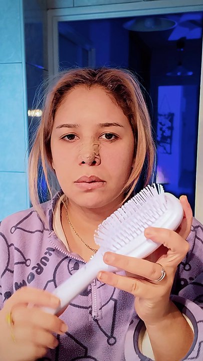 J’ai acheté une brosse chauffante MINISO mais…. Elle fonctionne pas. Quelqu’un peut m’aider ? 😭