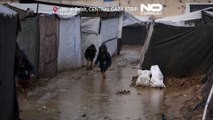 Dans le centre de la bande de Gaza, a pluie inonde les tentes des Palestiniens déplacés