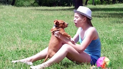 Perché i bambini che crescono con cani e gatti sono più sani?