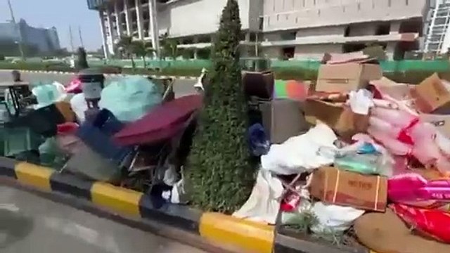 Hydraa Demolitions in Bhagirathamma Lake Buffer Zone Hydraa officials carried out a demolition drive in the buffer zone of the Bhagirathamma Lake in Nanakram Guda on Tuesday morning. The operation targeted illegal structures constructed on approximately