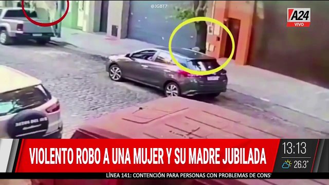 VIDEO: Violento atraco a dos adultas mayores, una se golpeó la cabeza