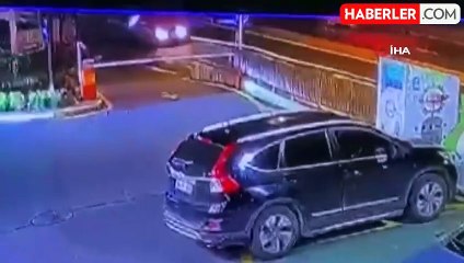 İETT otobüsüyle otomobil çarpıştı, 2 kişi can verdi