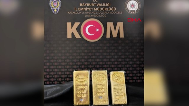 Otomobilin bagajdan 10 milyon liralık kaçak külçe altın ele geçirildi; operasyon polis kamerasında
