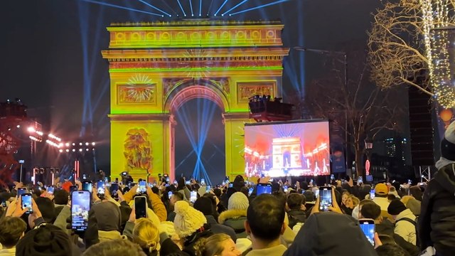 Réveillon de la Saint-Sylvestre : ambiance festive sur les Champs-Élysées