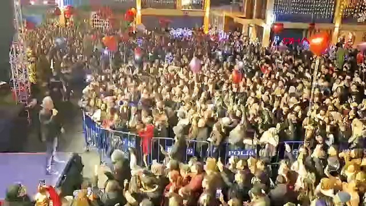 Haluk Levent yeni yıla Hatay'da depremzedelerle girdi