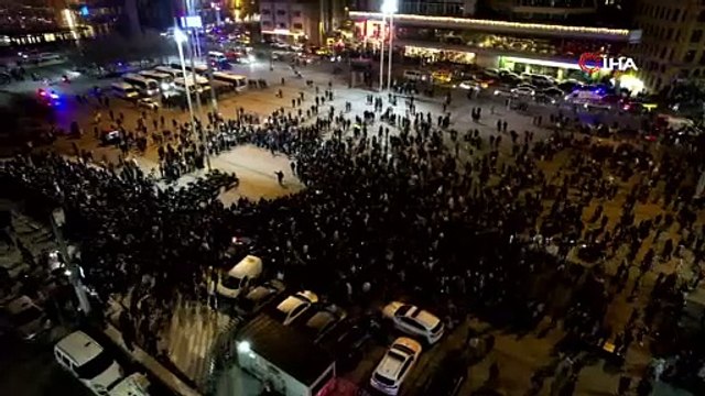 İğne atsan yere düşmez... Yılbaşı yoğunluğu havadan görüntülendi