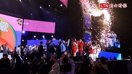 桃園180秒煙火迎新年 12強球星林立、韓國歐巴陪19萬粉觀賞