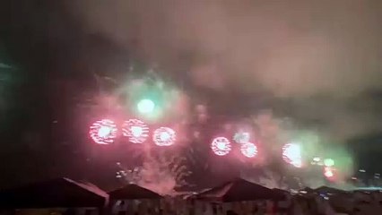 Milhares “descem para BC” e comemoram chegada de 2025 com festa em Balneário Camboriú