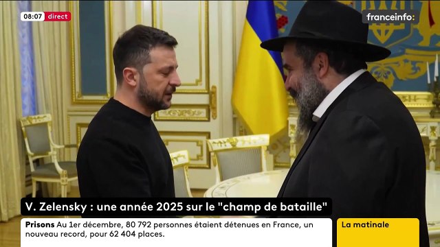 Le président ukrainien Volodymyr Zelensky a déclaré que l’Ukraine devrait se battre en 2025 sur le « champ de bataille » mais aussi à la « table des négociations » pour mettre fin à près de trois années d’invasion russe