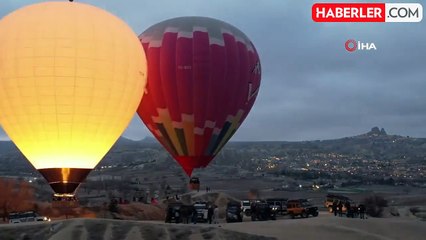 Kapadokya'da Yeni Yılın İlk Günü Sıcak Hava Balonlarıyla Şenlendi