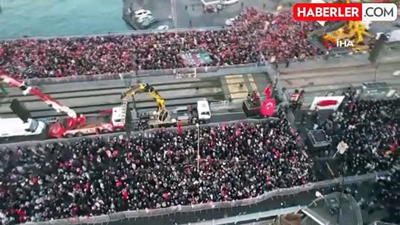 Yeni Yılın İlk Günü Gazze İçin Galata Köprüsü'nde Buluşma