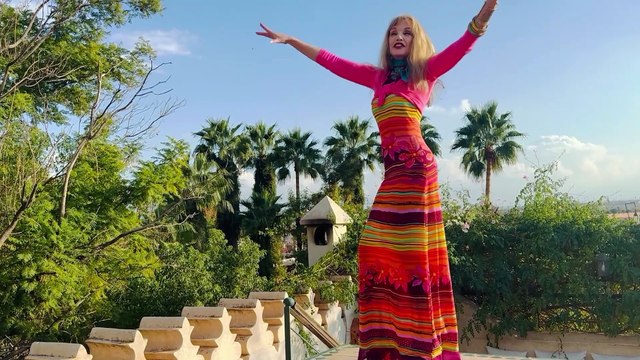 Arielle Dombasle - Bonne année 2025 ! Happy New Year ! Feliz Año Nuevo !