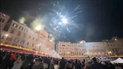 Siena, piazza del Campo strapiena per festeggiare l'arrivo del 2025