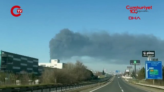 Oyuncak fabrikasında korkutan yangın Gökyüzü dumanlarla kaplandı