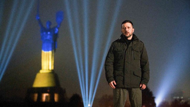 L'Ukraine fera tout pour « arrêter la Russie et mettre fin à la guerre », assure Zelensky dans ses voeux
