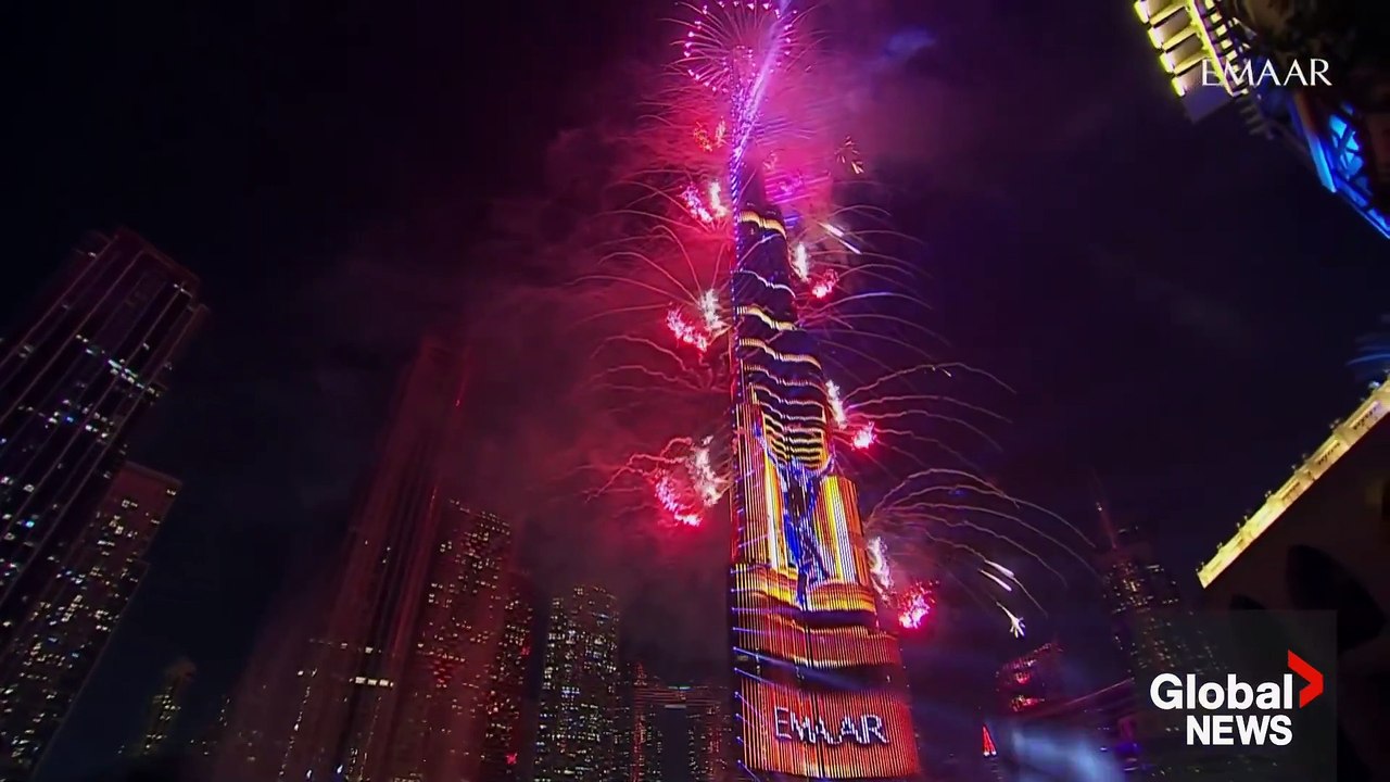 **New Year's 2025_ Dubai puts on stunning fireworks show at the Burj Khalifa | Spectacular Celebration in 4K**