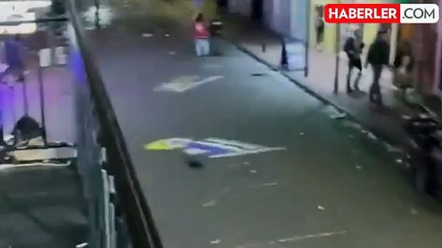 ABD'de bir araç kalabalığın arasına daldı! 10 kişi öldü 30 kişi yaralandı